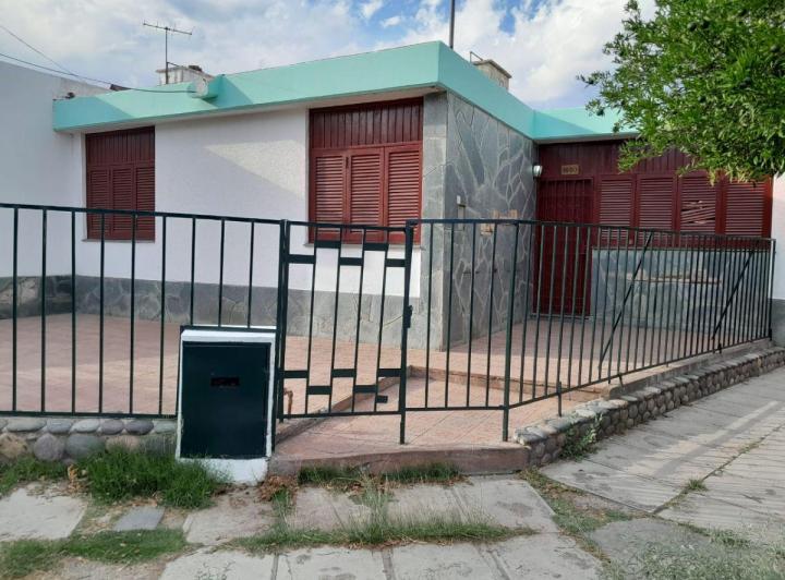 Casa · 120m² · 6 Ambientes · 2 Cocheras