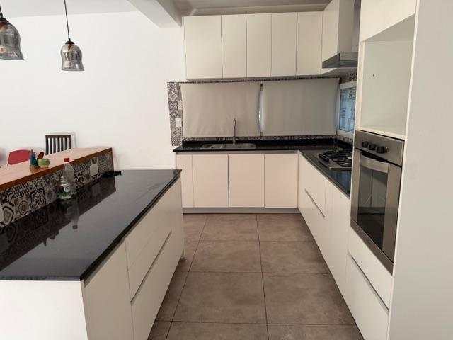 Casa · 310m² · 2 Dormitorios · 2 Cocheras