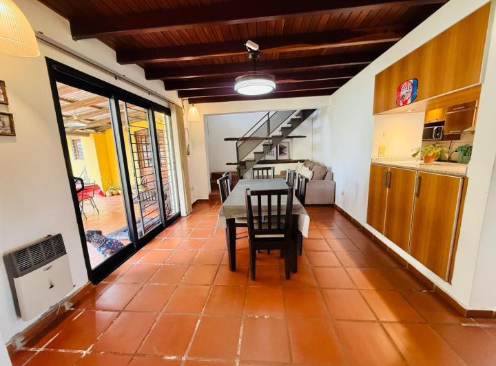 Casa · 233m² · 3 Ambientes · 2 Cocheras