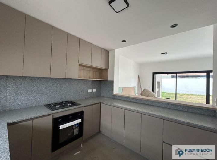 Casa · 150m² · 5 Ambientes · 2 Cocheras