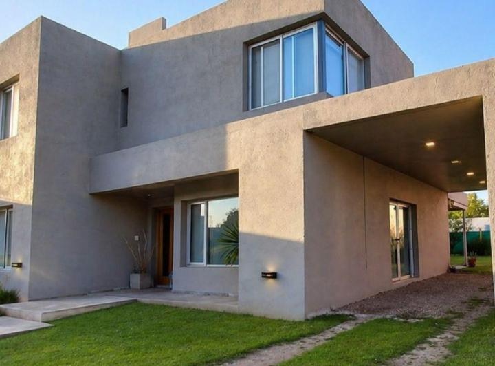 Casa · 218m² · 1 Ambiente · 1 Cochera