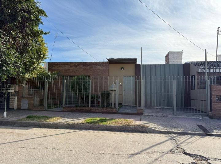 Casa · 113m² · 9 Ambientes · 1 Cochera