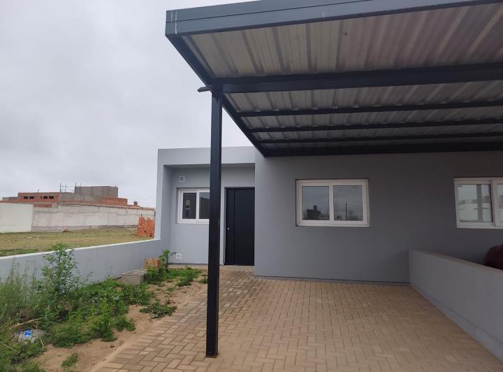 Casa · 130m² · 2 Dormitorios · 2 Cocheras
