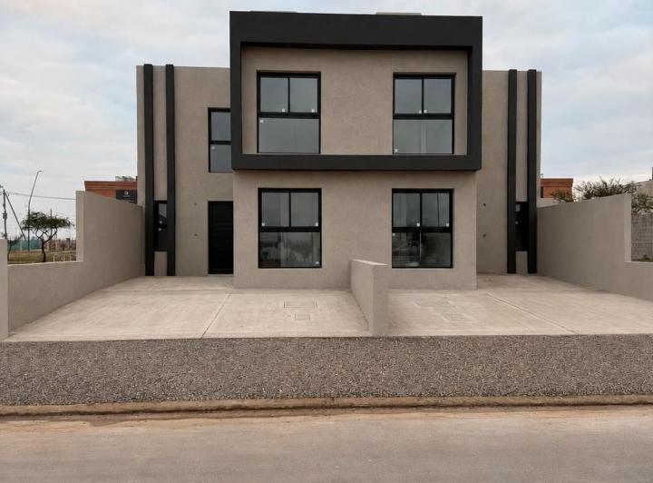 Casa · 167m² · 4 Ambientes · 2 Cocheras