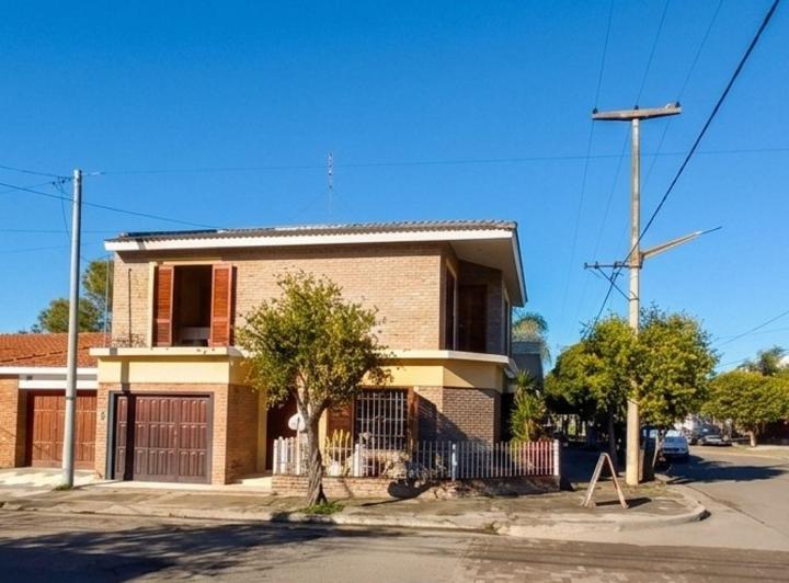 Casa · 291m² · 5 Ambientes · 1 Cochera