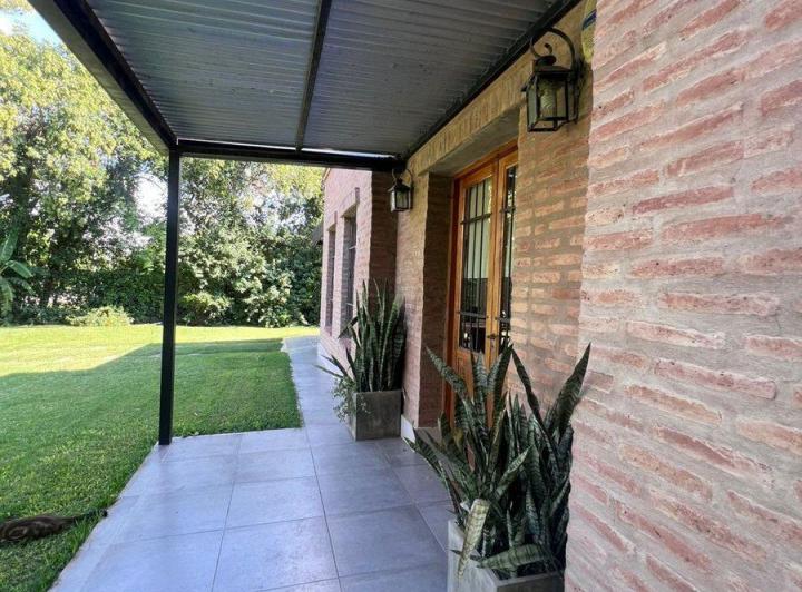 Casa · 131m² · 6 Ambientes · 2 Cocheras