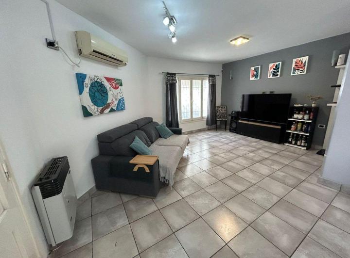 Casa · 130m² · 4 Ambientes · 2 Cocheras