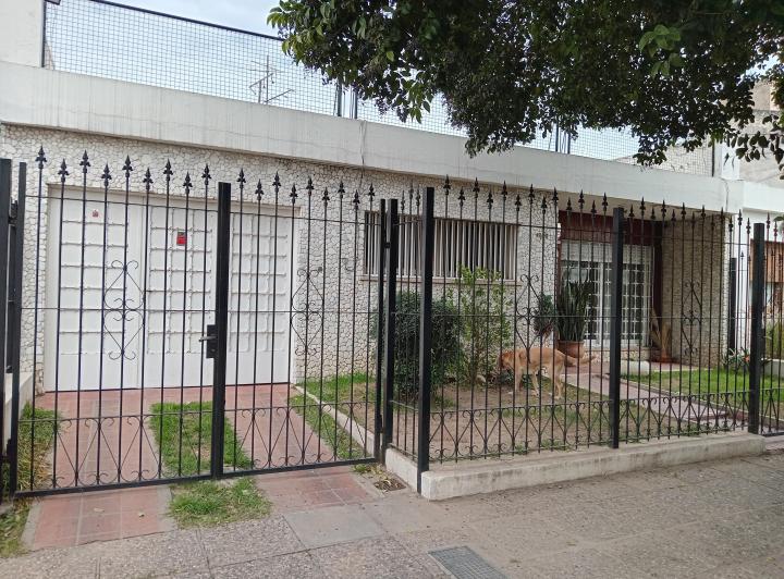 Casa · 164m² · 7 Ambientes · 2 Cocheras