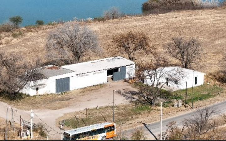 Bodega-Galpón · 180m² · 5 Ambientes
