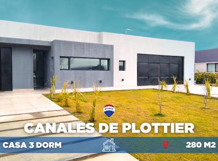 Casa · 241m² · 5 Ambientes · 2 Cocheras