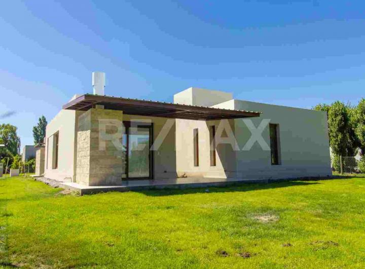 Casa · 189m² · 9 Ambientes · 1 Cochera