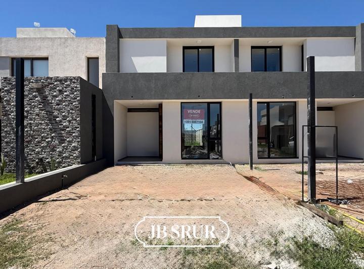 Casa · 154m² · 5 Ambientes · 2 Cocheras