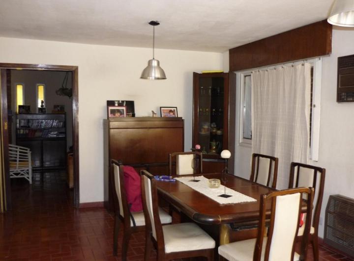 Casa · 400m² · 5 Ambientes · 3 Cocheras