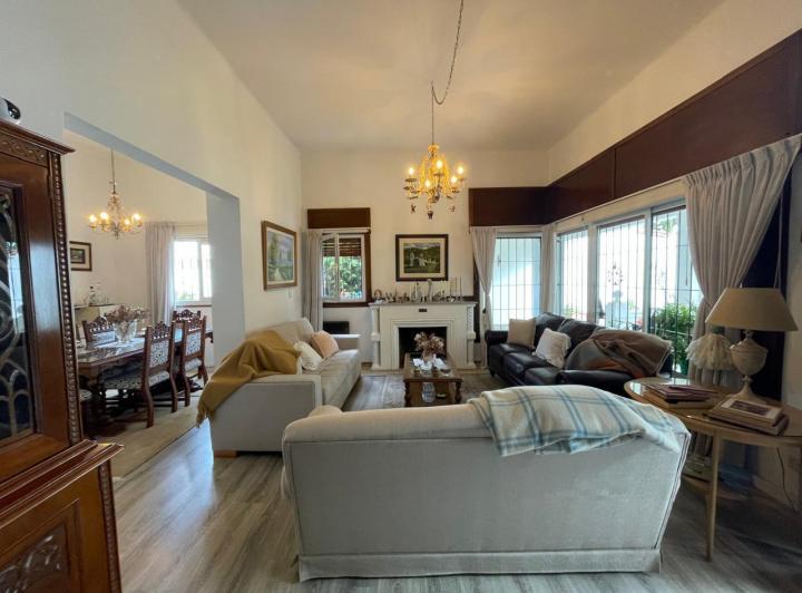 Casa · 350m² · 8 Ambientes · 2 Cocheras