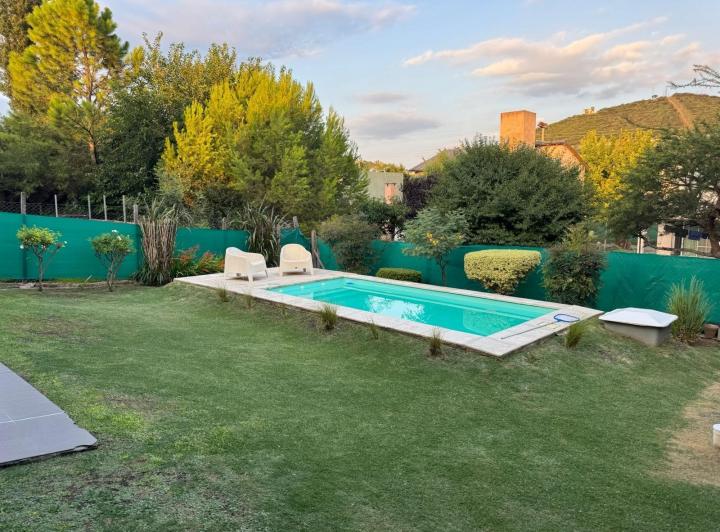 Casa · 194m² · 5 Ambientes · 4 Cocheras
