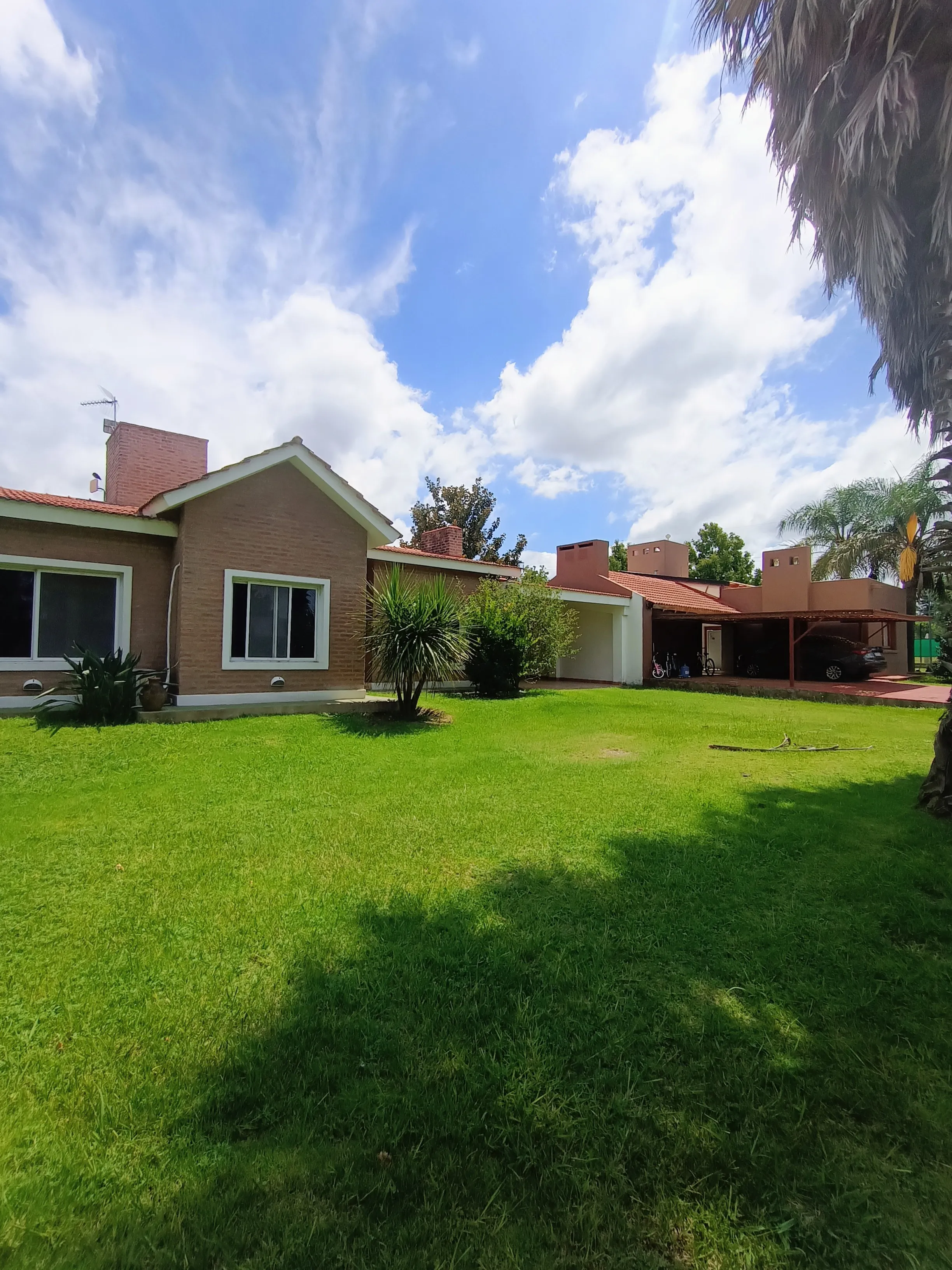Casa en San Isidro, una sola planta . 3 dorm + playroom . Cochera doble