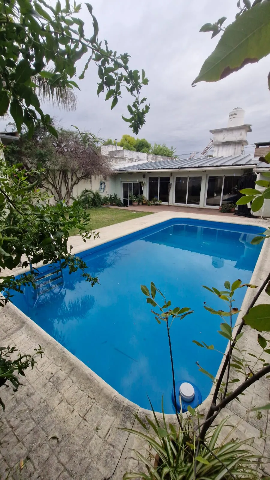 VENDO CASA 3 DORM COCH, PATIO PILETA QUINCHO B° PARQUE VELEZ SARSFIELD