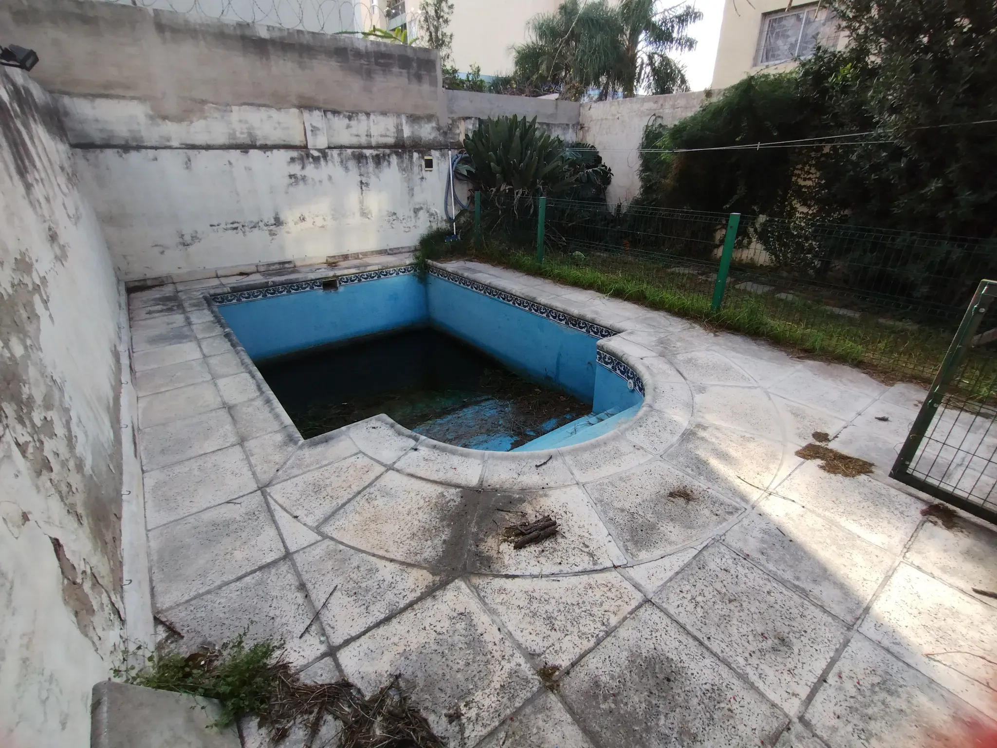 Venta casa a reciclar 400 m2 en B° Alto Alberdi