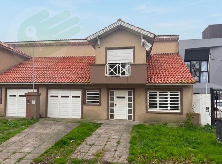 Casa · 170m² · 4 Ambientes · 1 Cochera