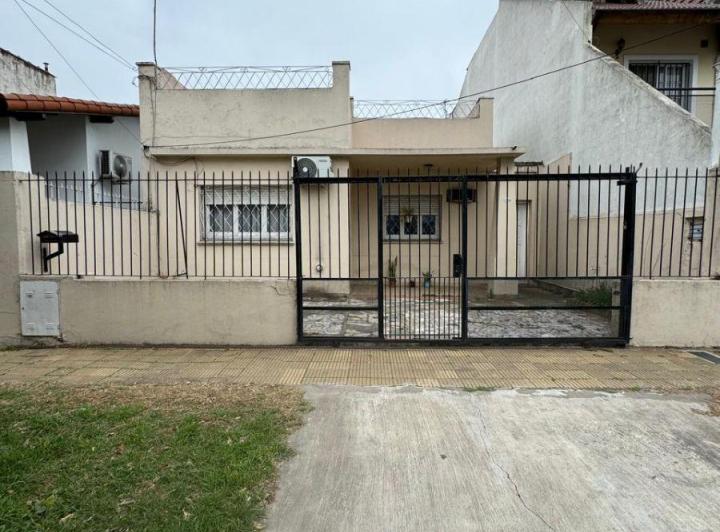 Casa · 110m² · 3 Ambientes · 1 Cochera