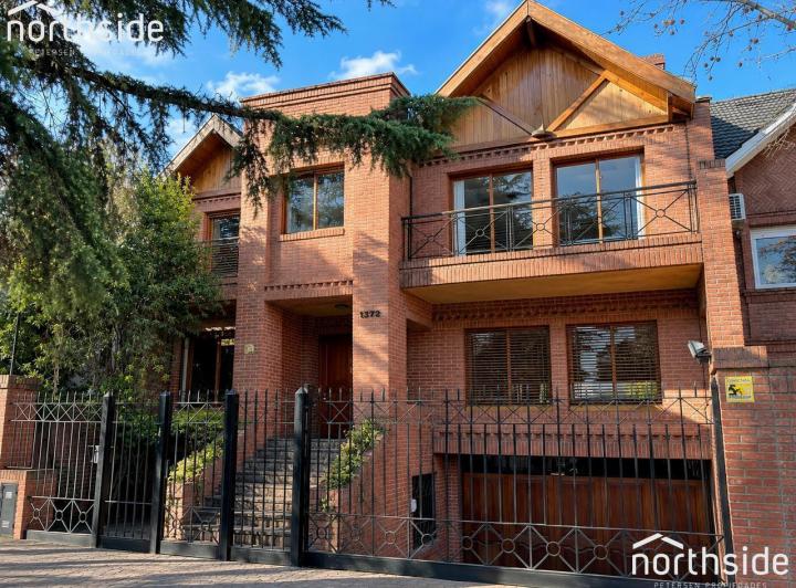 Casa · 450m² · 5 Ambientes · 2 Cocheras