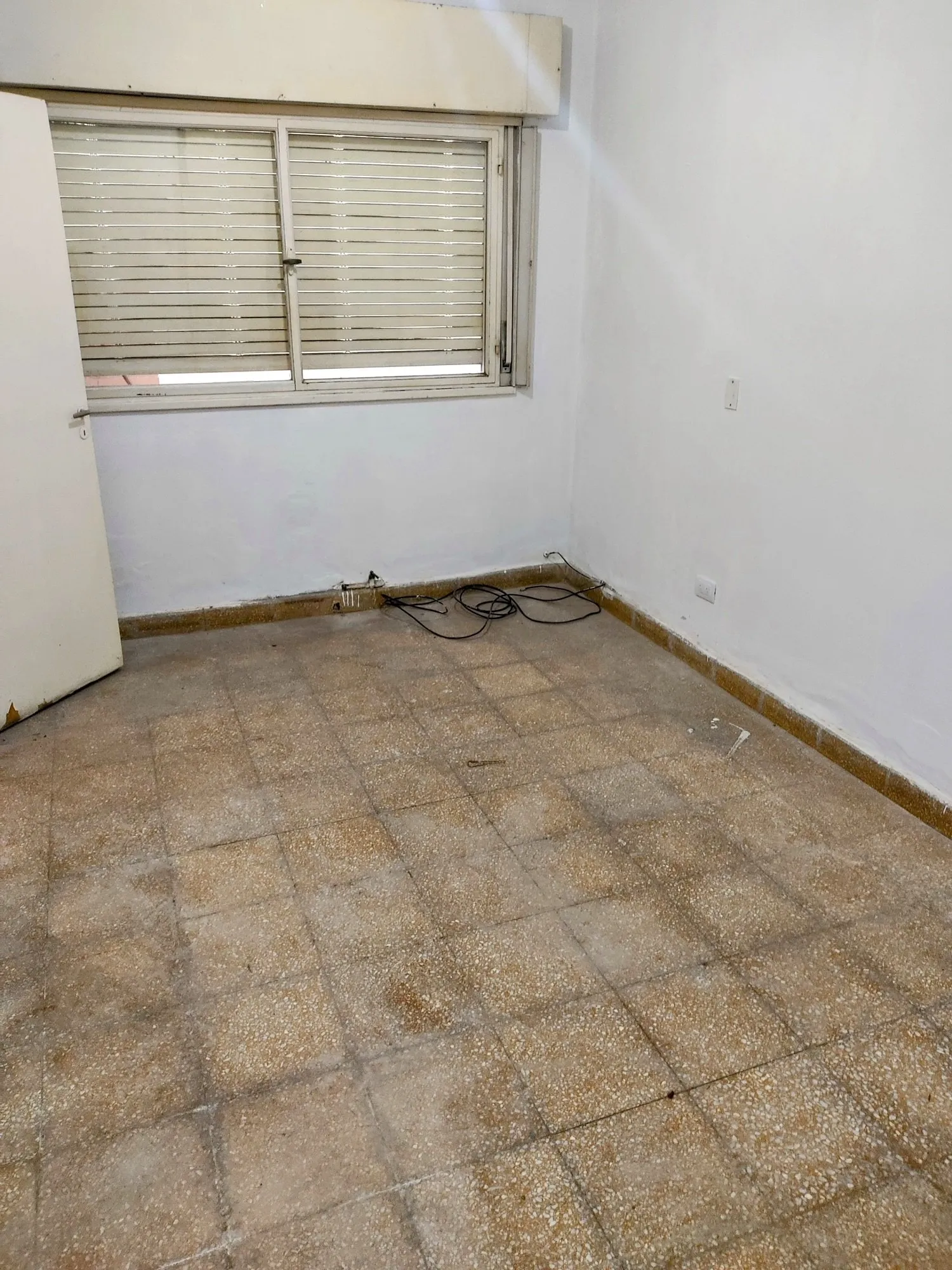 VENDO  MONOAMBIENTE CON PATIO SANTA ROSA 685