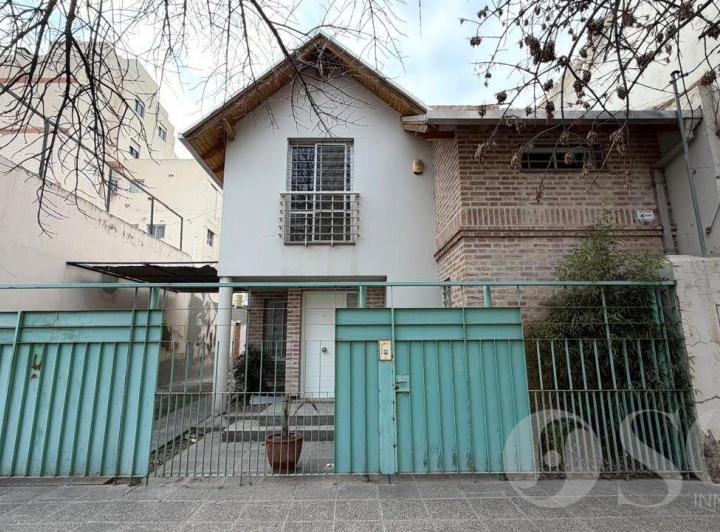 Casa · 150m² · 5 Ambientes · 3 Cocheras
