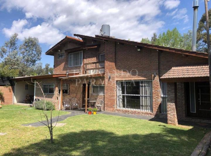 Casa · 160m² · 4 Ambientes · 3 Cocheras