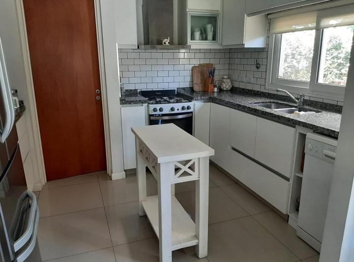 Casa · 150m² · 4 Ambientes · 3 Cocheras