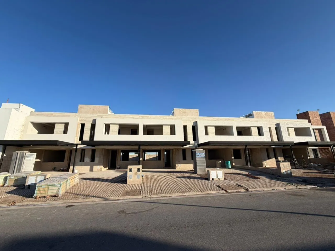 DUPLEX EN VENTA SOLARES DE MANANTIALES ENTREGA diciembre 2026
