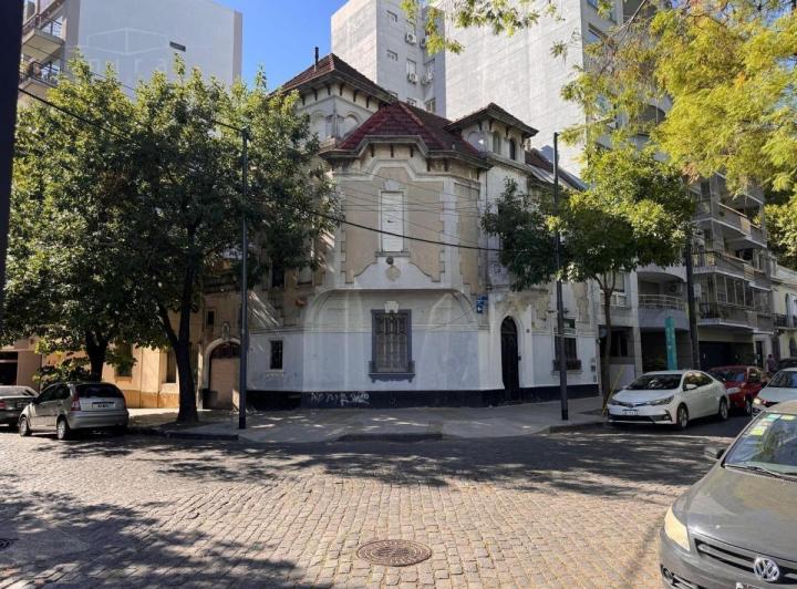 Casa · 330m² · 7 Ambientes