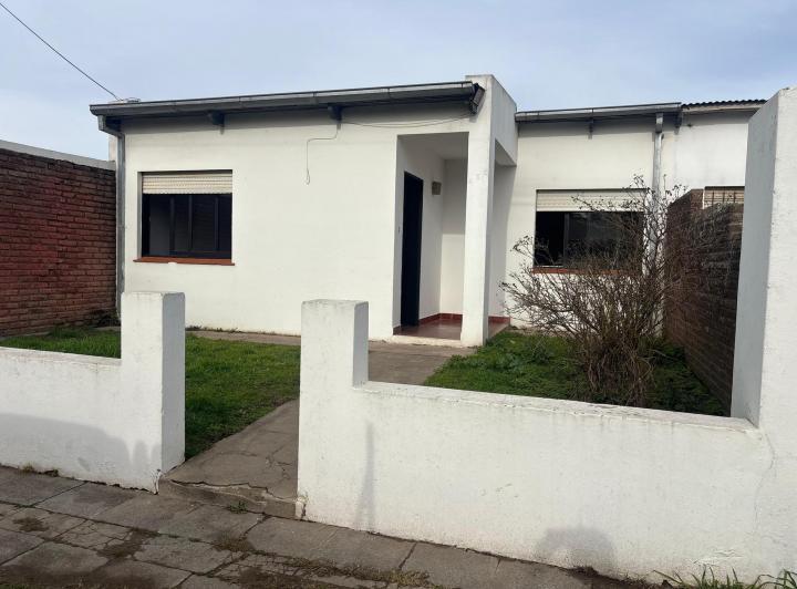 Casa · 80m² · 4 Ambientes · 3 Cocheras