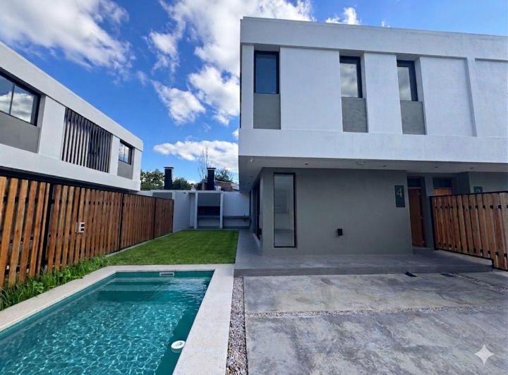 Casa · 160m² · 4 Ambientes · 2 Cocheras