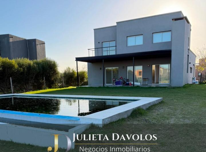 Casa · 170m² · 6 Ambientes · 2 Cocheras