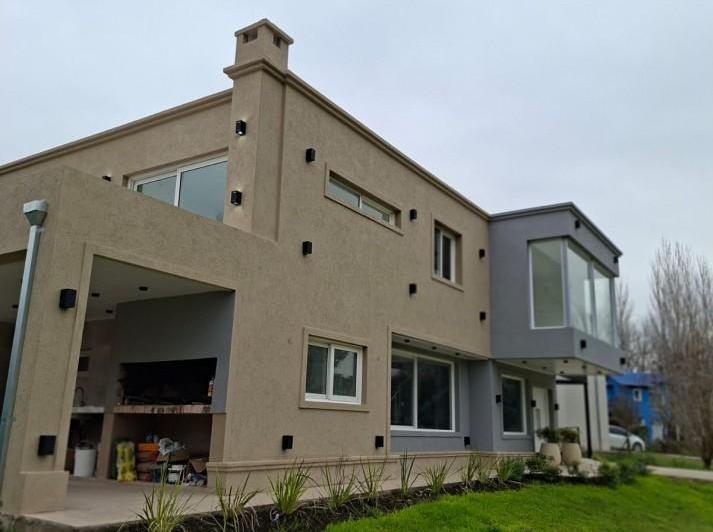 Casa · 270m² · 5 Ambientes · 5 Cocheras