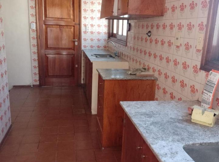 Casa · 80m² · 5 Ambientes · 1 Cochera