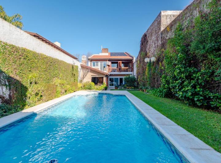 Casa · 540m² · 6 Ambientes · 1 Cochera