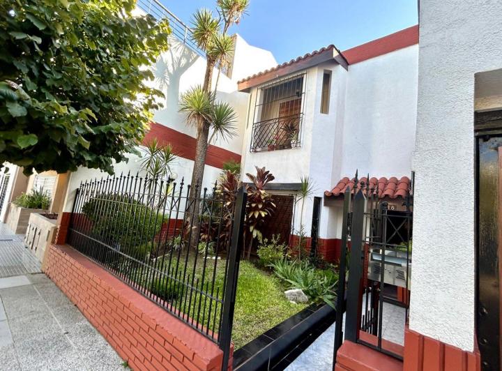 Casa · 226m² · 4 Ambientes · 1 Cochera