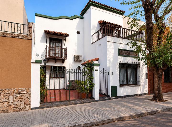 Casa · 145m² · 4 Ambientes · 1 Cochera