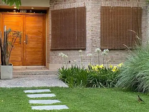 Casa en Venta en Cipolletti, General Roca