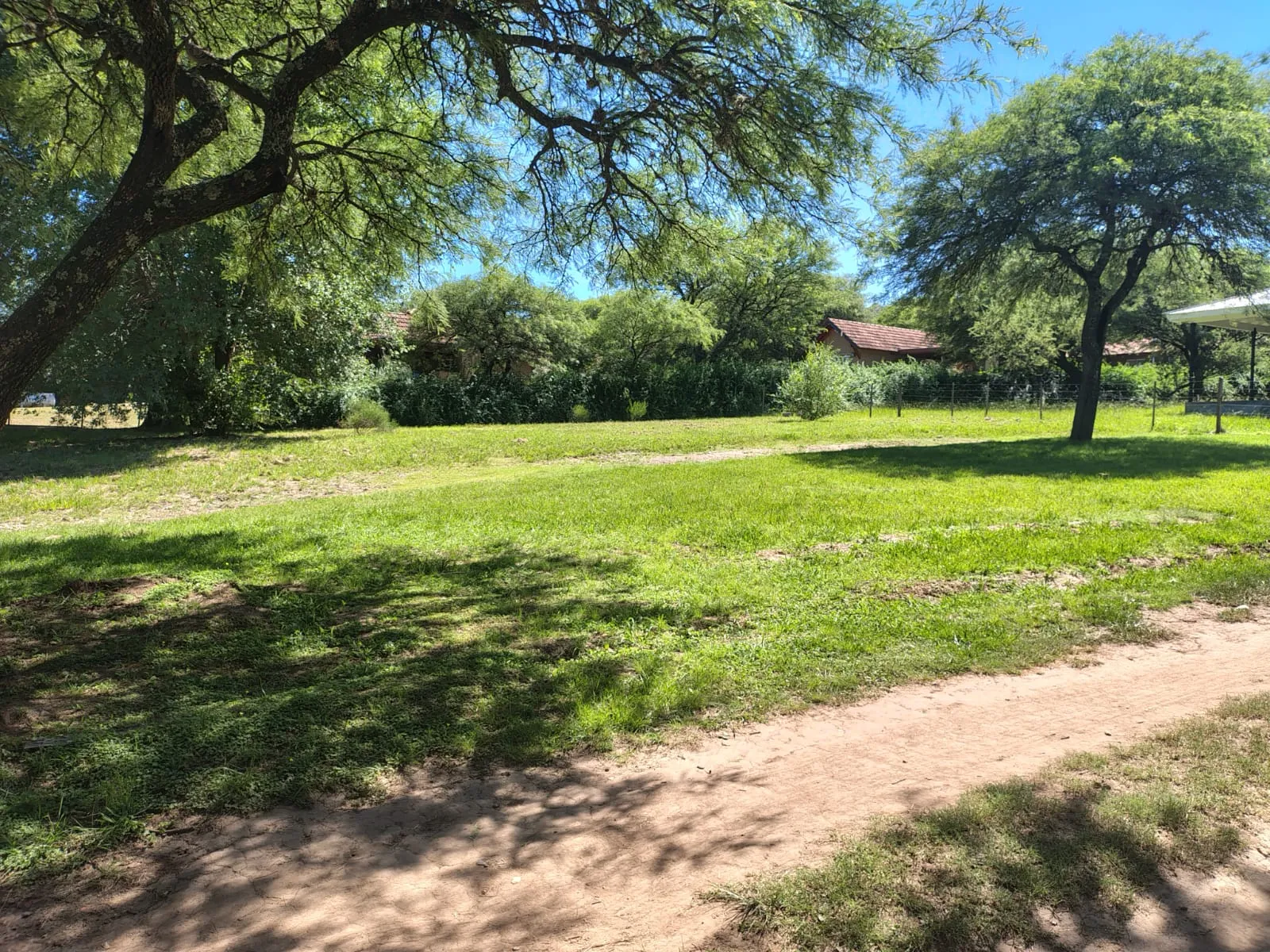 Hermoso Lote de 897.04 m², Calle Privada. Escrituración Inmediata
