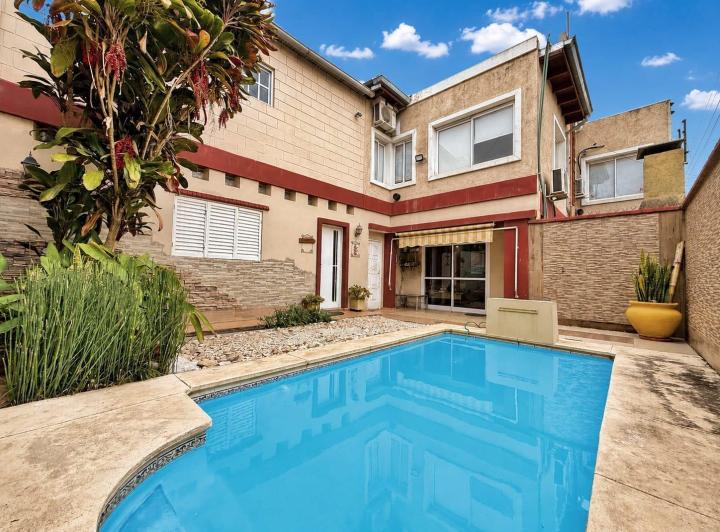 Casa · 200m² · 7 Ambientes · 1 Cochera