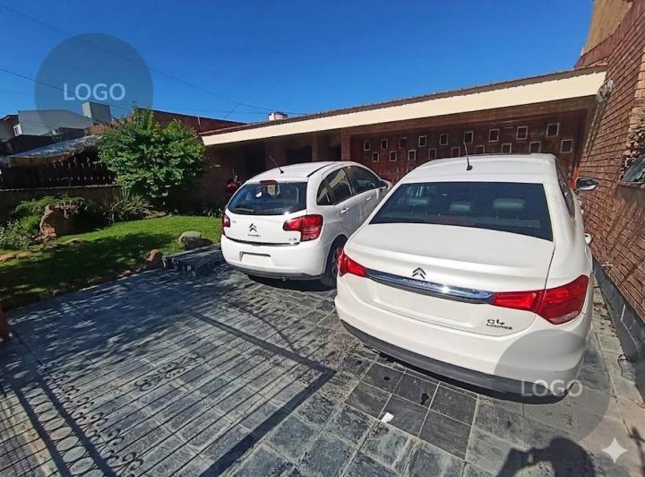 Casa · 293m² · 7 Ambientes · 2 Cocheras