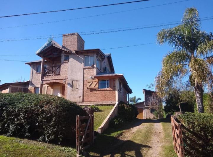 Casa · 241m² · 3 Dormitorios · 1 Cochera