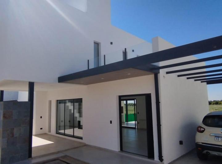 Casa · 170m² · 4 Ambientes · 1 Cochera