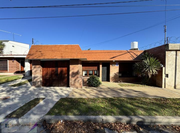 Casa · 250m² · 5 Ambientes · 1 Cochera