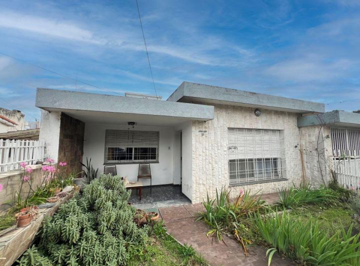 Casa · 180m² · 4 Ambientes · 1 Cochera