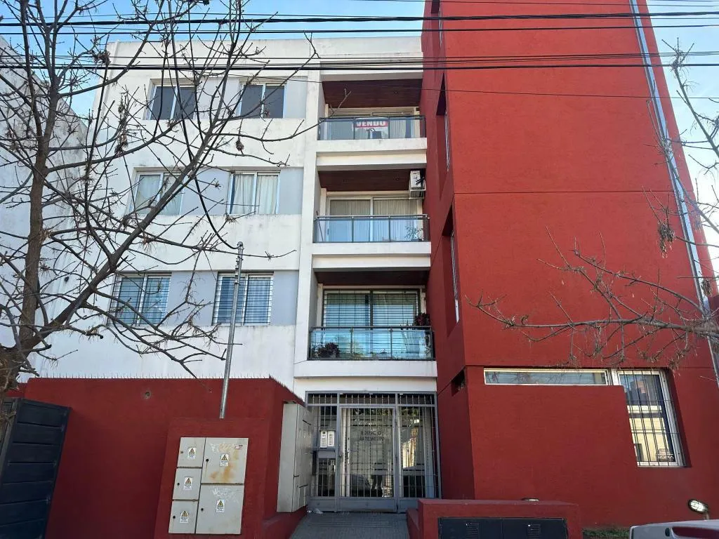 VIVI O INVERTI EN ALTO ALBERDI: DEPTO EN PLANTA BAJA SOBRE CASEROS!