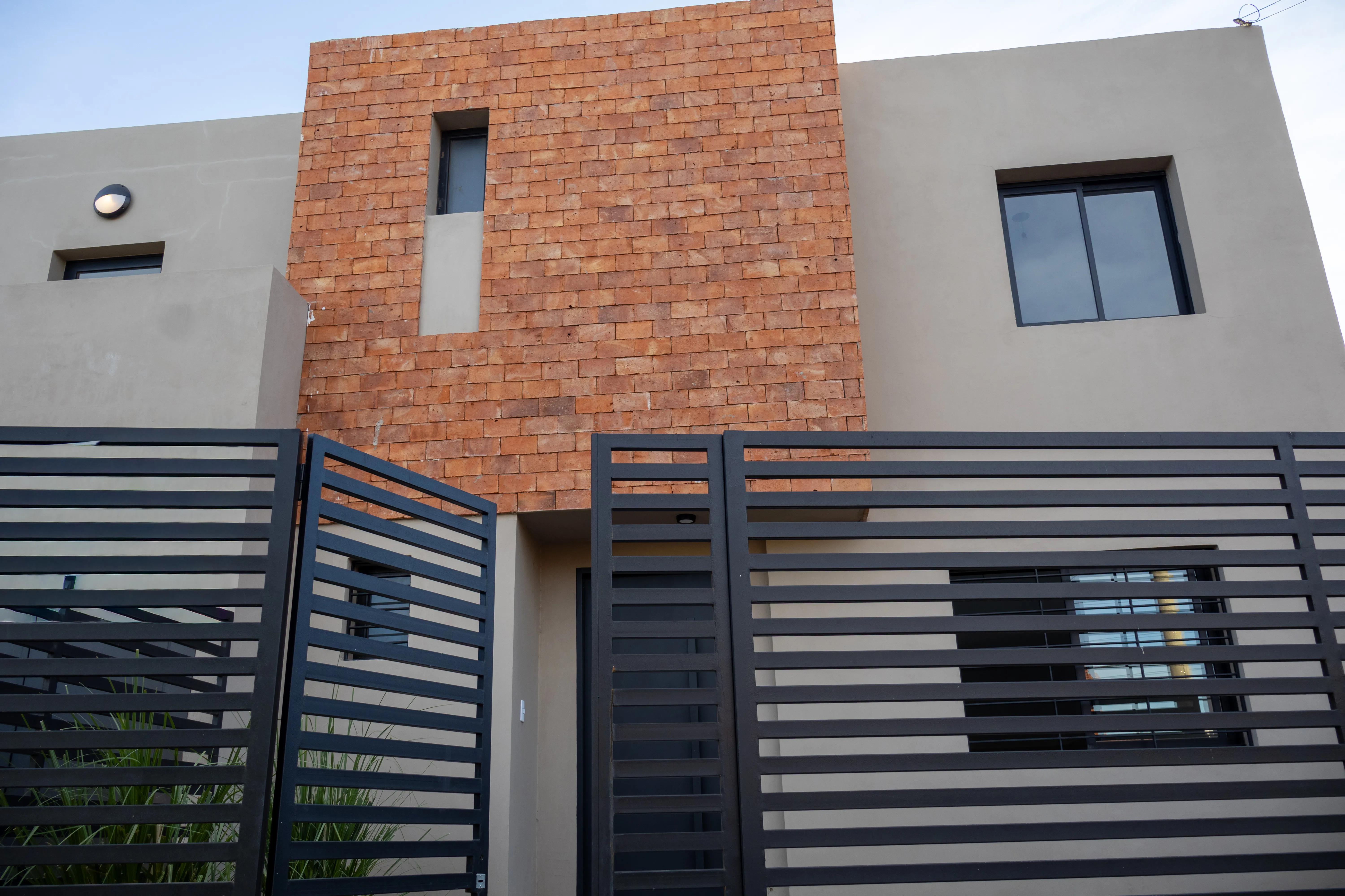 DUPLEX 3 DORMITORIOS BARRIO URITORCO EN HOUSING DE 6 UNIDADES