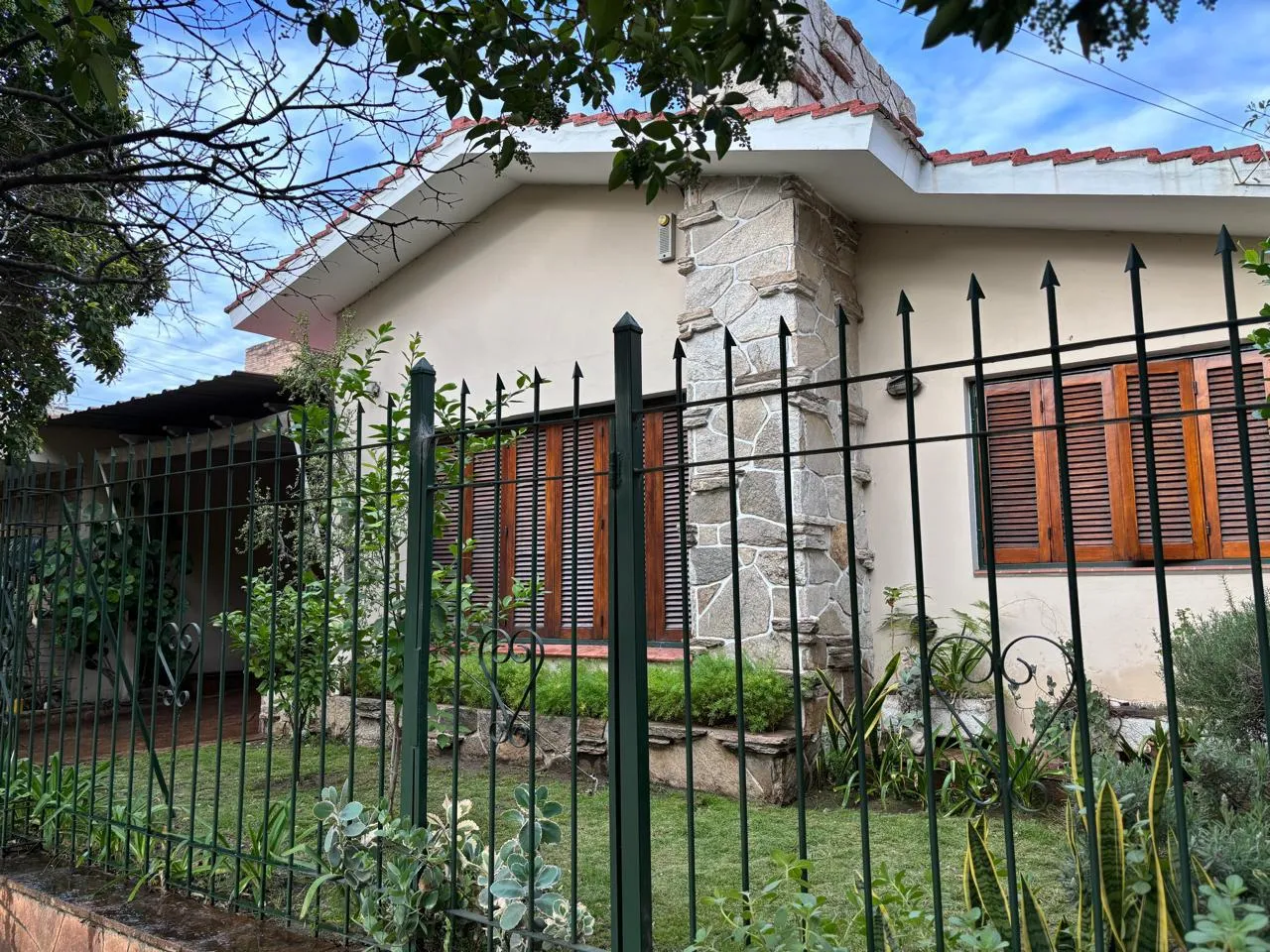 Hermosa Casa en Venta! a m del Parque Sarmiento. Crisol Sur 3 Dorm.